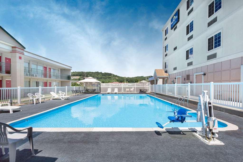 Motel Ramada By Wyndham Harrisonburg Esterno foto