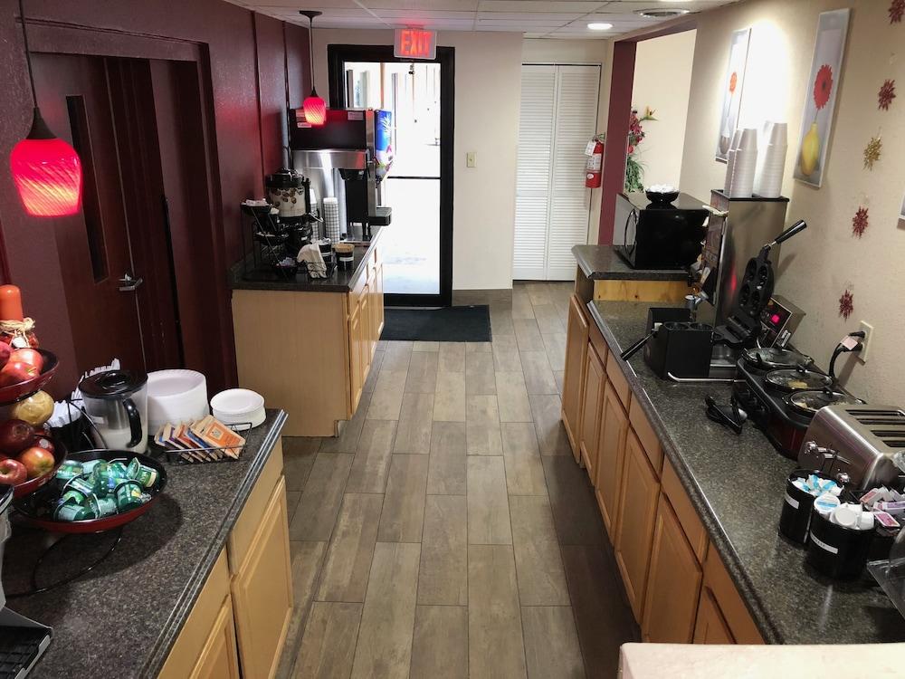 Motel Ramada By Wyndham Harrisonburg Esterno foto