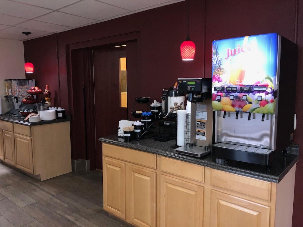 Motel Ramada By Wyndham Harrisonburg Esterno foto
