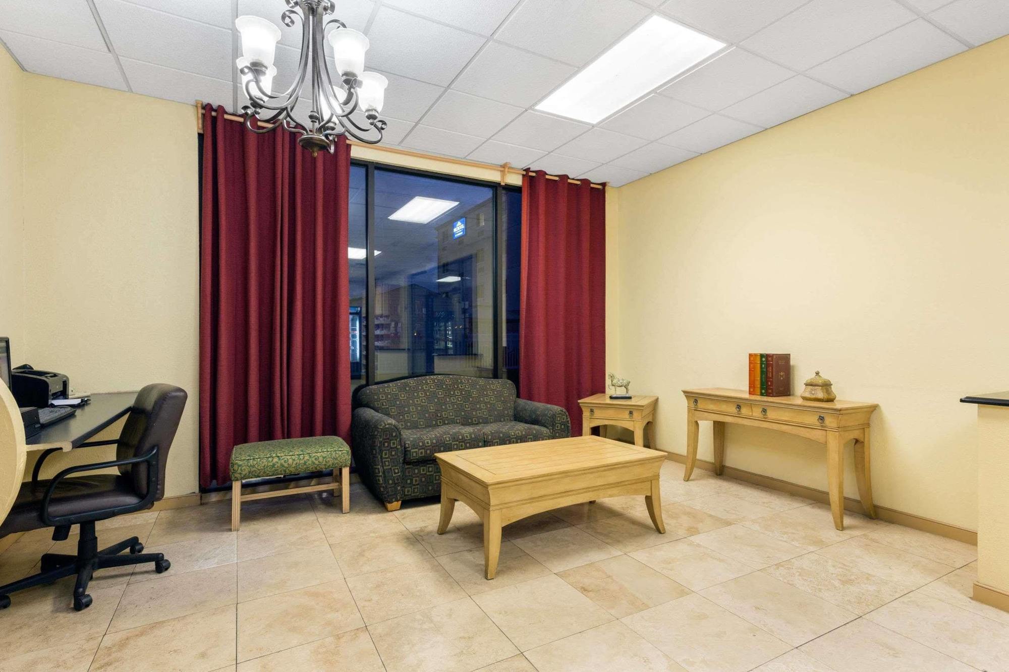 Motel Ramada By Wyndham Harrisonburg Esterno foto