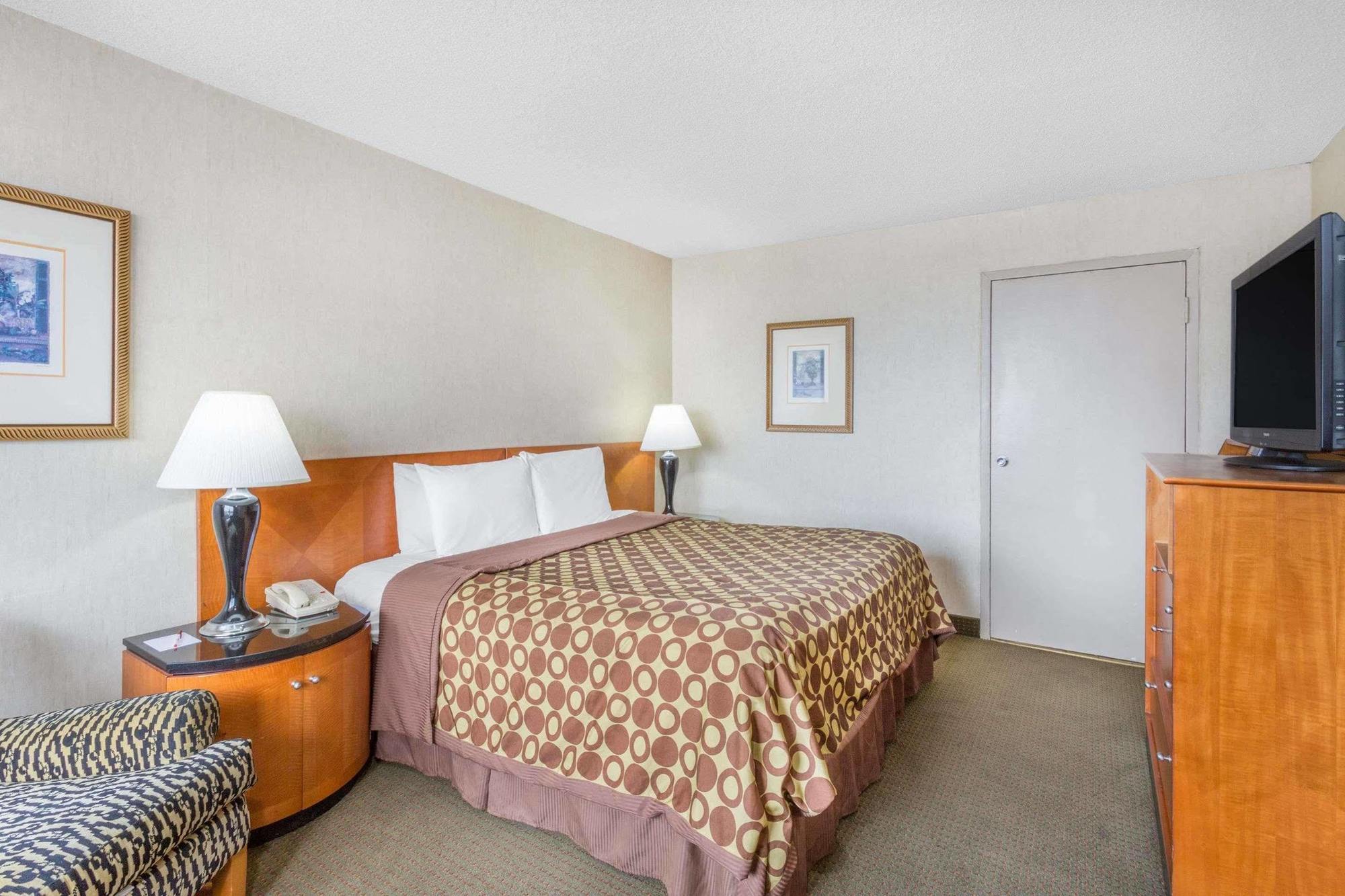 Motel Ramada By Wyndham Harrisonburg Esterno foto