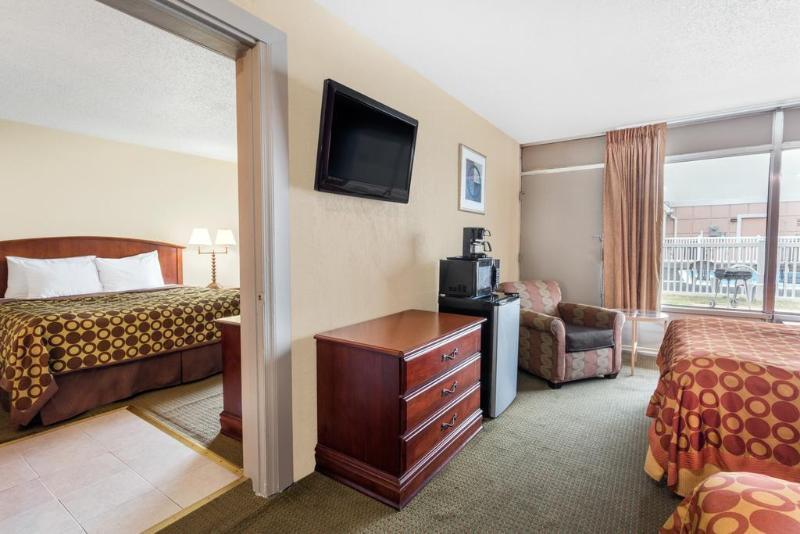 Motel Ramada By Wyndham Harrisonburg Esterno foto